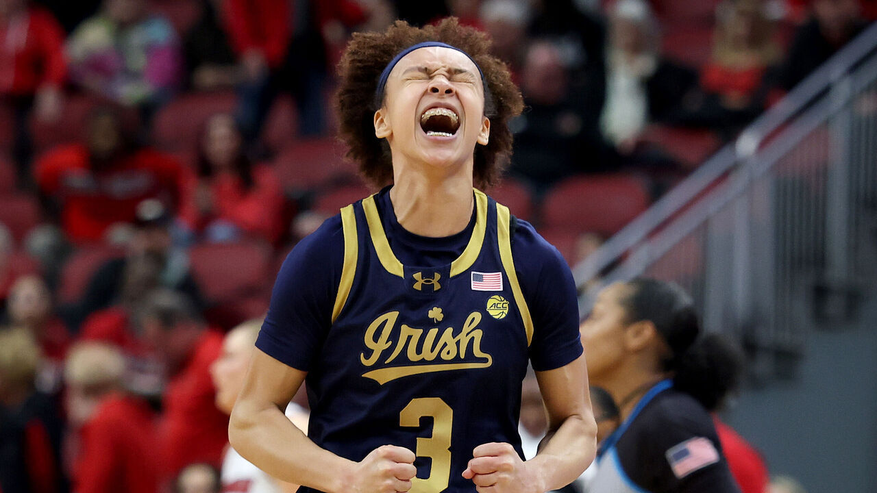 LOUISVILLE, KENTUCKY - MARCH 01: Hannah Hidalgo #3 of Notre Dame Fighting Irish celebrates in the second half against the Louisville Cardinals at KFC YUM! Center on March 01, 2026 in Louisville, Kentucky.
