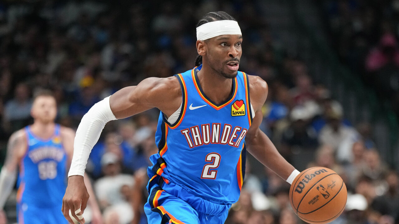 DALLAS, TX - MARCH 1: Shai Gilgeous-Alexander #2 of the Oklahoma City Thunder drives to the basket during the game against the Dallas Mavericks on March 1, 2026 at American Airlines Center in Dallas, Texas. Mandatory Copyright Notice: Copyright 2026 NBAE