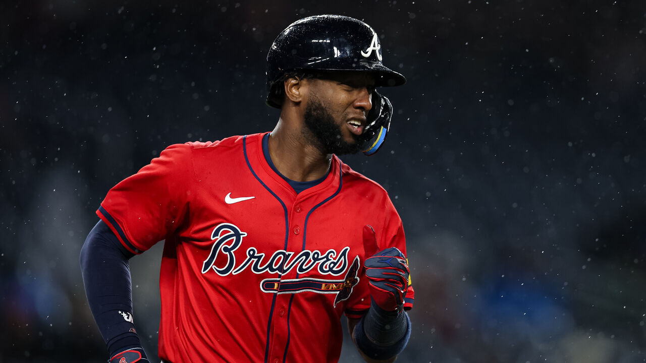 WASHINGTON, DC - SEPTEMBER 16: Jurickson Profar #7 of the Atlanta Braves singles against the Washington Nationals during the first inning in game two of a split doubleheader at Nationals Park on September 16, 2025 in Washington, DC.