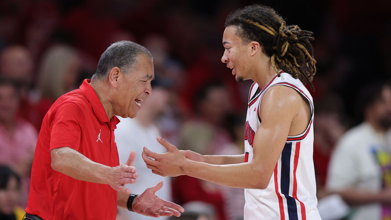HOUSTON, TEXAS - MARCH 04: Head coach Kelvin Sampson of the Houston Cougars reacts with Kingston Flemings #4 of the Houston Cougars during the second half against the Baylor Bears at Fertitta Center on March 04, 2026 in Houston, Texas.