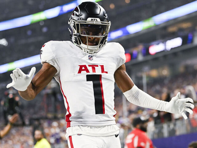 MINNEAPOLIS, MINNESOTA - SEPTEMBER 14: Darnell Mooney #1 of the Atlanta Falcons reacts after missing a touchdown reception against the Minnesota Vikings in the second quarter of the game at U.S. Bank Stadium on September 14, 2025 in Minneapolis, Minnesota.