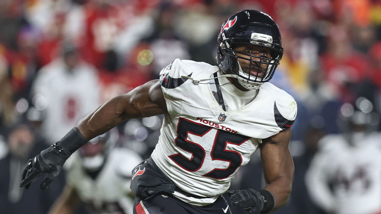 KANSAS CITY, MO - DECEMBER 07: Houston Texans defensive end Danielle Hunter (55) pursues a play in the second quarter of an NFL game between the Houston Texans and Kansas City Chiefs on December 7, 2025 at GEHA Field at Arrowhead Stadium in Kansas City, MO.