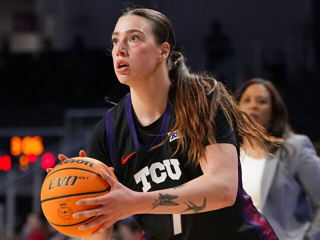 CINCINNATI, OHIO - FEBRUARY 25: Marta Suarez #7 of the TCU Horned Frogs attempts a shot in the first quarter against the Cincinnati Bearcats at Fifth Third Arena on February 25, 2026 in Cincinnati, Ohio.