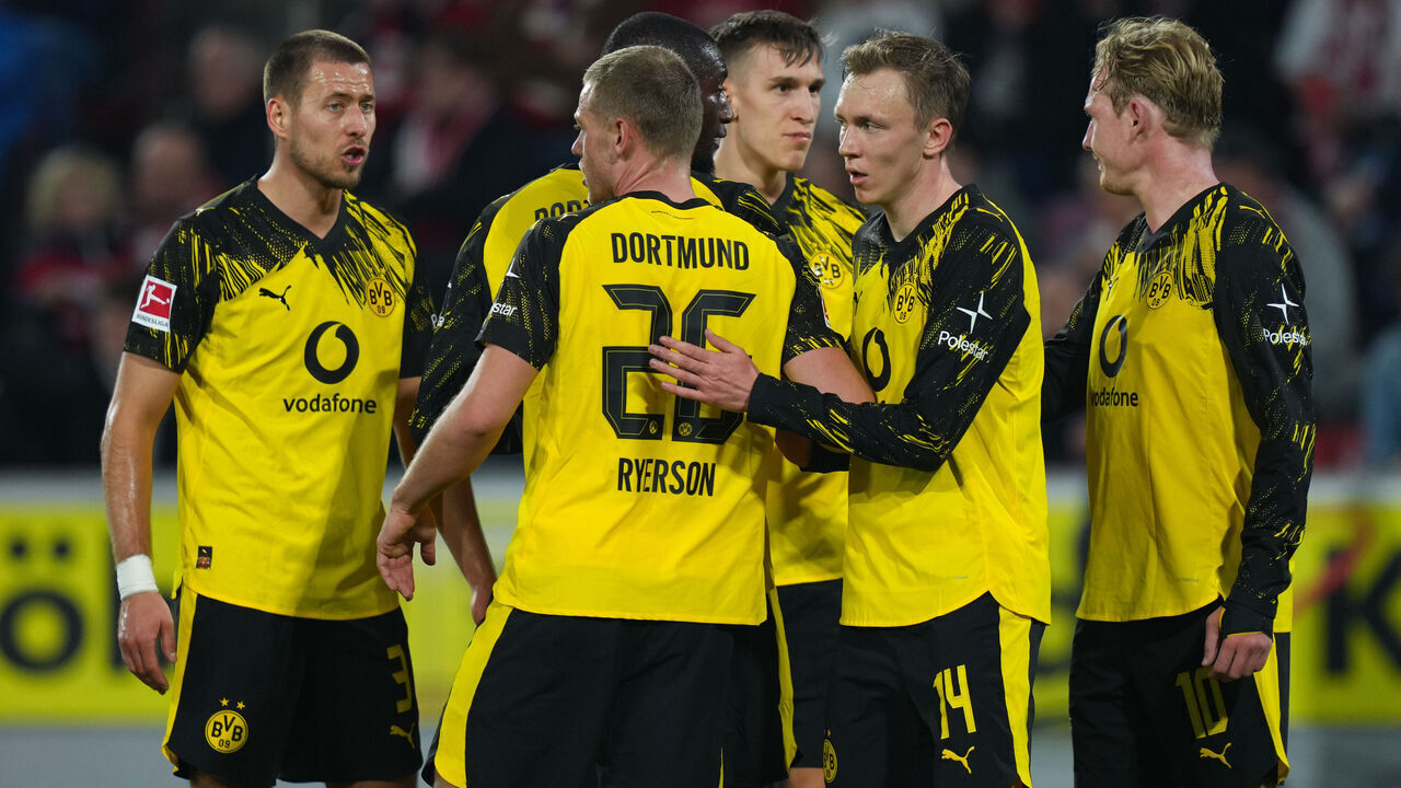 COLOGNE, GERMANY - MARCH 07: Maximilian Beier of Borussia Dortmund celebrates scoring his team's second goal with teammates during the Bundesliga match between 1. FC Köln and Borussia Dortmund at RheinEnergieStadion on March 07, 2026 in Cologne, Germany.