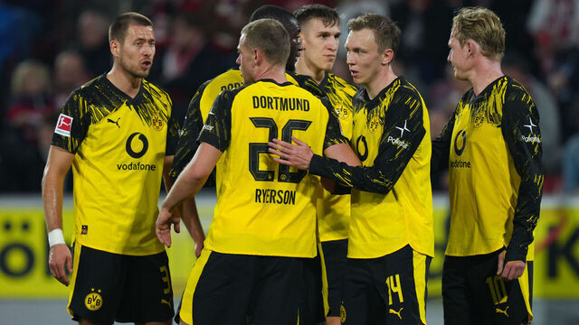 COLOGNE, GERMANY - MARCH 07: Maximilian Beier of Borussia Dortmund celebrates scoring his team's second goal with teammates during the Bundesliga match between 1. FC Köln and Borussia Dortmund at RheinEnergieStadion on March 07, 2026 in Cologne, Germany.
