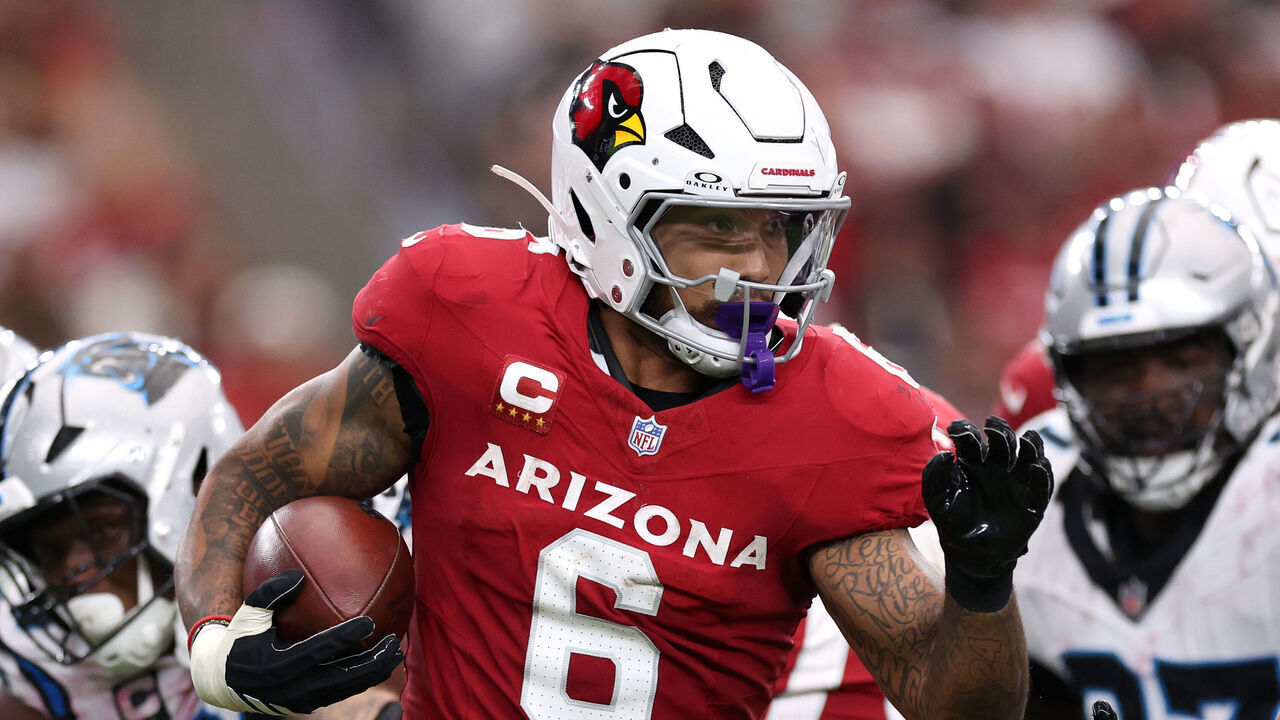 GLENDALE, ARIZONA - SEPTEMBER 14: Running back James Conner #6 of the Arizona Cardinals runs the ball against the Carolina Panthers during the fourth quarter at State Farm Stadium on September 14, 2025 in Glendale, Arizona. The Cardinals defeated the Panthers 27-22.