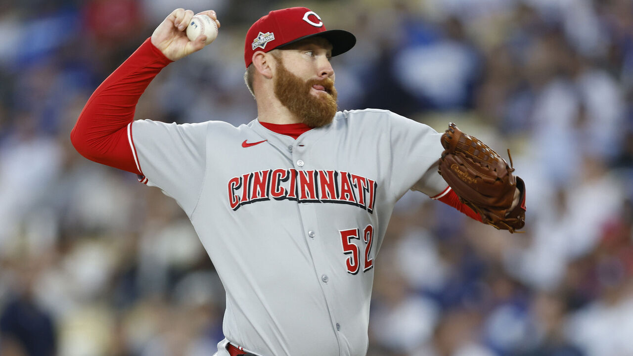 LOS ANGELES, CALIFORNIA - OCTOBER 01: Zack Littell #52 of the Cincinnati Reds pitches against the Los Angeles Dodgers during the first inning of game two of National League Wild Card Series at Dodger Stadium on October 01, 2025 in Los Angeles, California.
