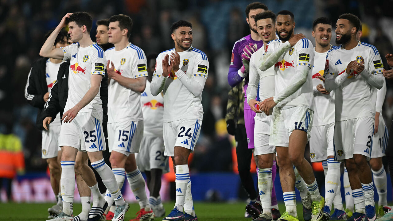 Leeds players celebrate on the pitch after the English FA Cup fifth round football match between Leeds United and Norwich City at Elland Road in Leeds, northern England on March 8, 2026. Leeds won the game 3-0. / RESTRICTED TO EDITORIAL USE. No use with unauthorized audio, video, data, fixture lists, club/league logos or 'live' services. Online in-match use limited to 120 images. An additional 40 images may be used in extra time. No video emulation. Social media in-match use limited to 120 images. An additional 40 images may be used in extra time. No use in betting publications, games or single club/league/player publications. /
