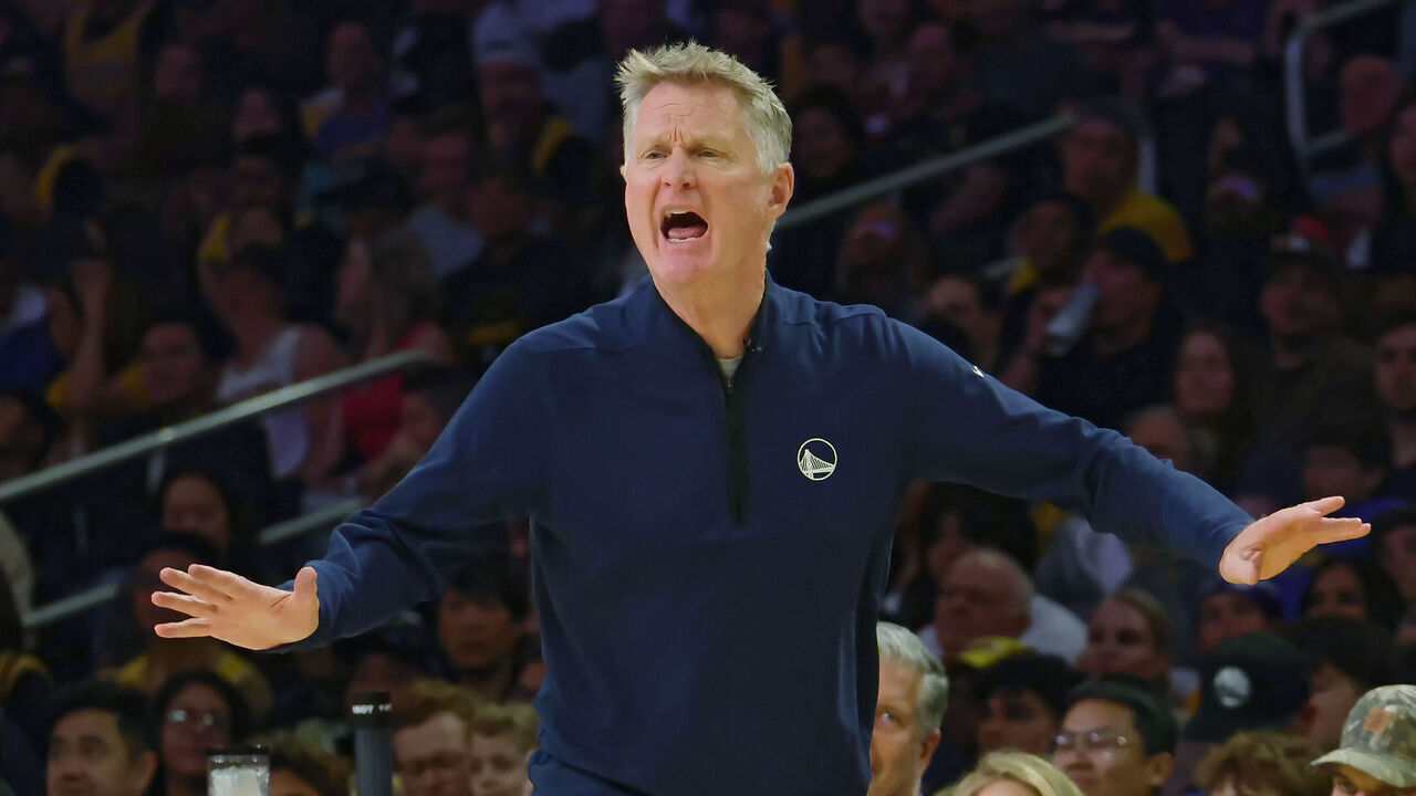 LOS ANGELES, CA - FEBRUARY 7: Head coach Steve Kerr of the Golden State Warriors yells instructions from the sideline during the first half of an NBA game against the Los Angeles Lakers at Crypto.com Arena on February 7, 2026 in Los Angeles, California.