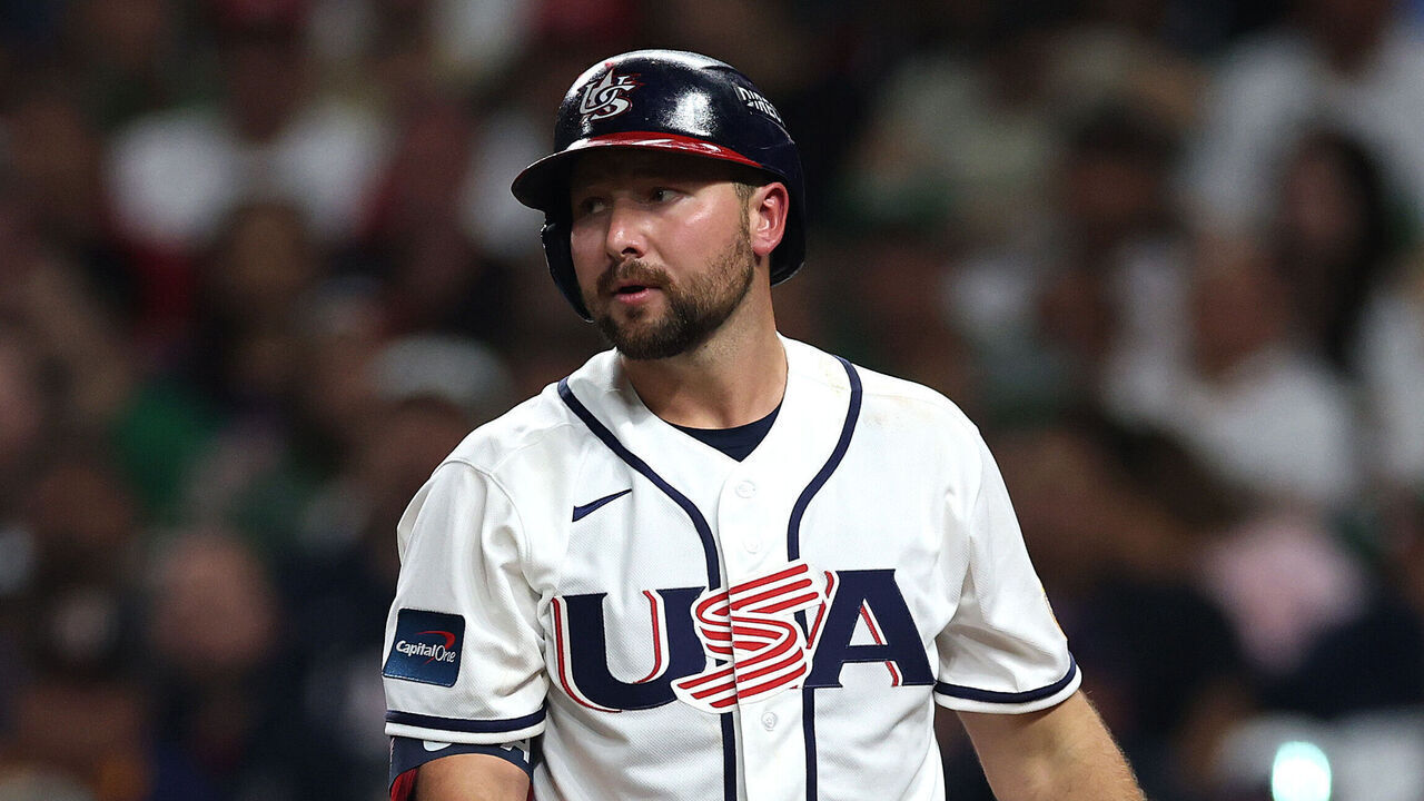 HOUSTON, TEXAS - MARCH 09: Cal Raleigh #29 of the United States looks on during the 2026 World Baseball Classic game between Mexico and the United States at Daikin Park on March 09, 2026 in Houston, Texas.