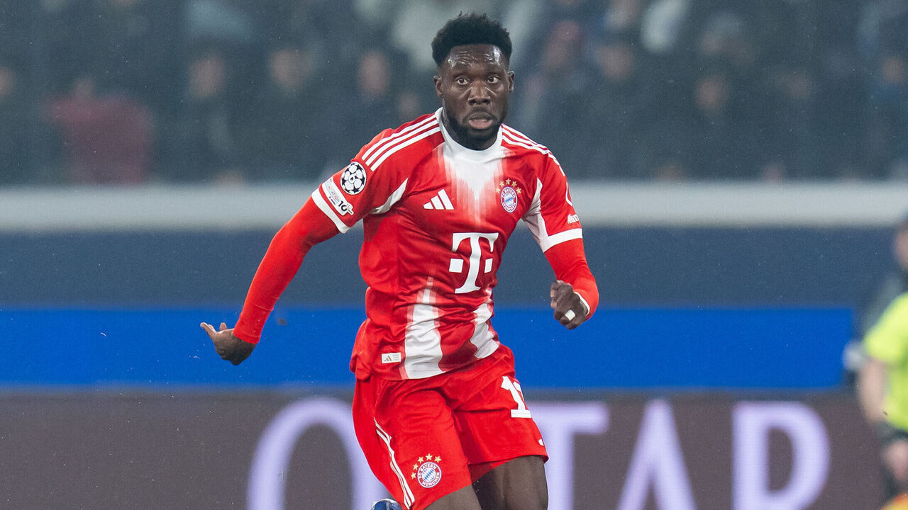 Alphonso Davies of FC Bayern Munchen in action during the serie UEFA Champions League 2025/26 Round of 16 match between Atalanta BC and FC Bayern Munchen at Gewiss Stadium on March 10, 2026 in Bergamo, Italy