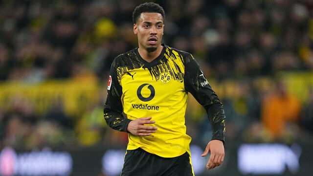 Felix Nmecha (Borussia Dortmund) gestures during Matchday 24 1.Bundesliga: Borussia Dortmund and Bayern Munich at Signal Iduna Park, Dortmund, Germany on February 28 2026.