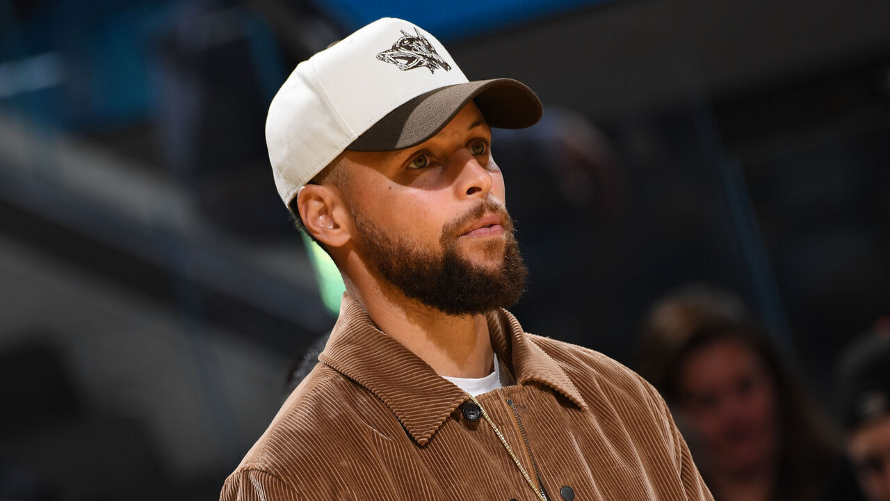 SAN FRANCISCO, CA - FEBRUARY 28: Stephen Curry #30 of the Golden State Warriors looks on during the game against the Los Angeles Lakers on February 28, 2026 at Chase Center in San Francisco, California. NOTE TO USER: User expressly acknowledges and agrees that, by downloading and or using this photograph, user is consenting to the terms and conditions of Getty Images License Agreement. Mandatory Copyright Notice: Copyright 2026 NBAE