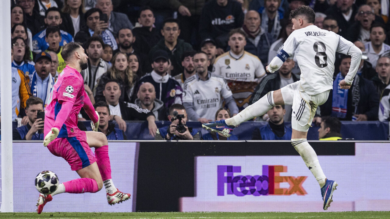 MADRID, SPAIN - MARCH 11: Federico Valverde of Real Madrid CF scores his and the team's third goal during the UEFA Champions League 2025/26 Round of 16 First Leg match between Real Madrid CF and Manchester City FC at Estadio Santiago Bernabeu on March 11, 2026 in Madrid, Spain.