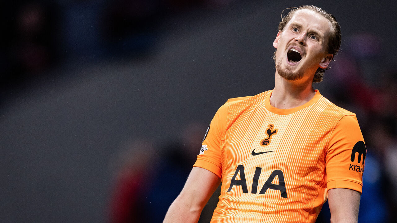 MADRID, SPAIN - MARCH 10: Antonin Kinsky of Tottenham Hotspur FC reacts during the UEFA Champions League 2025/26 Round of 16 First Leg match between Atletico de Madrid and Tottenham Hotspur FC at Estadio Civitas Metropolitano on March 10, 2026 in Madrid, Spain.