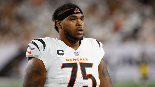 CINCINNATI, OH - OCTOBER 16: Cincinnati Bengals offensive tackle Orlando Brown (75) during the game against the Pittsburgh Steelers and the Cincinnati Bengals on October 16, 2025, at Paycor Stadium in Cincinnati, OH.