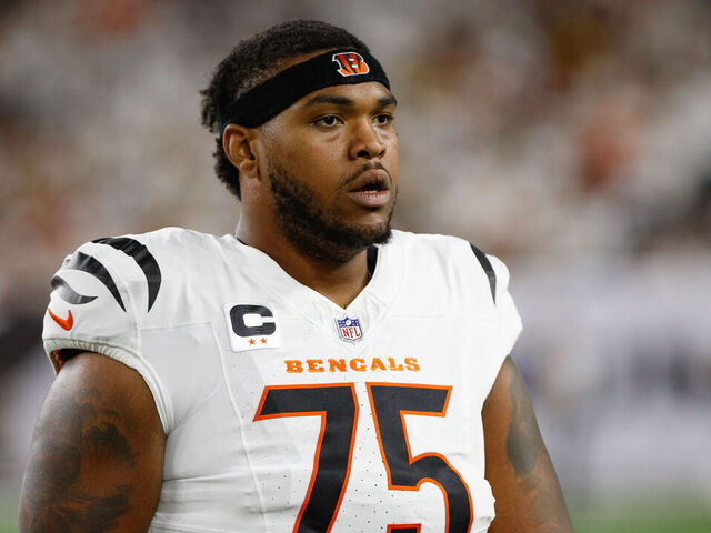 CINCINNATI, OH - OCTOBER 16: Cincinnati Bengals offensive tackle Orlando Brown (75) during the game against the Pittsburgh Steelers and the Cincinnati Bengals on October 16, 2025, at Paycor Stadium in Cincinnati, OH.