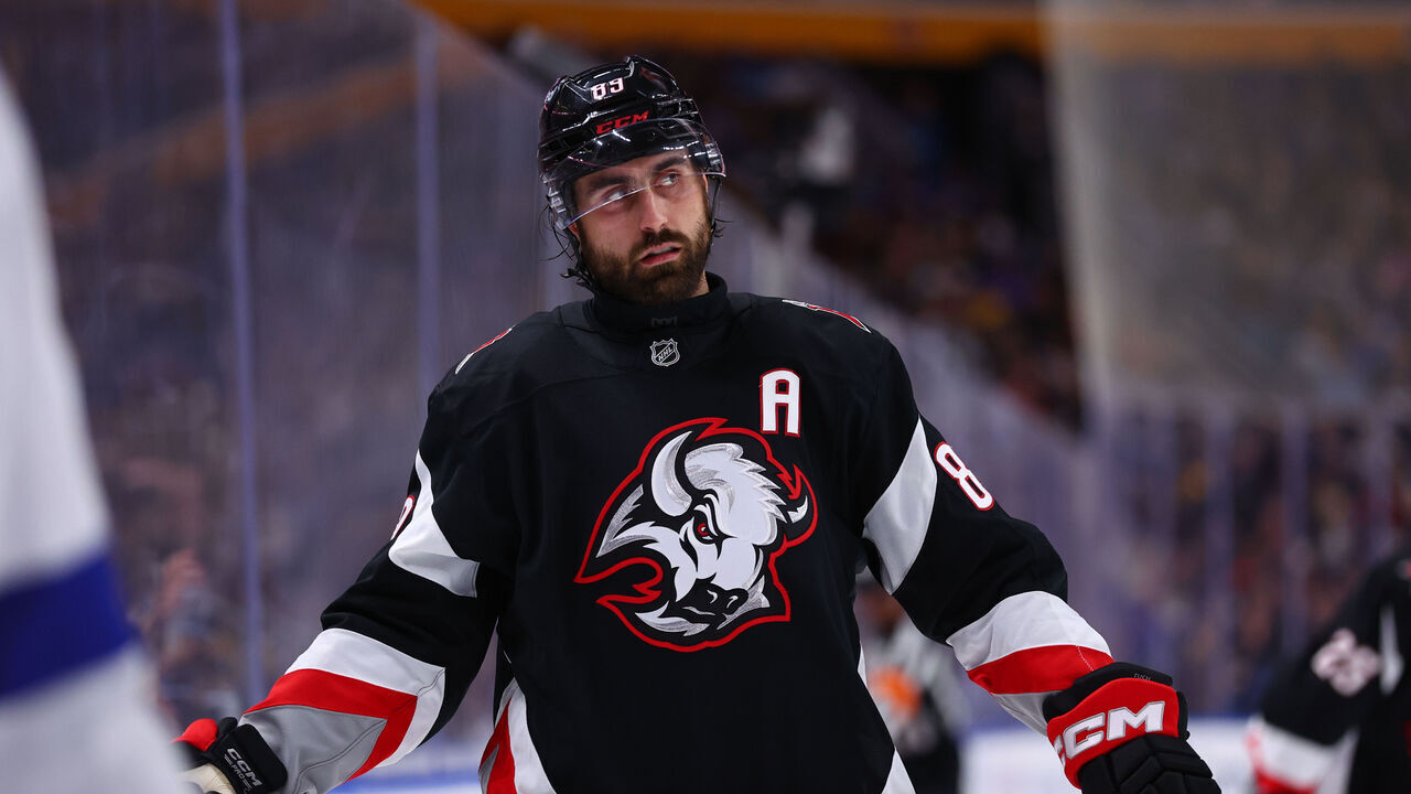 BUFFALO, NEW YORK - MARCH 08: Alex Tuch #89 of the Buffalo Sabres prepares for a faceoff during an NHL game against the Tampa Bay Lightning on March 08, 2026 at KeyBank Center in Buffalo, New York.