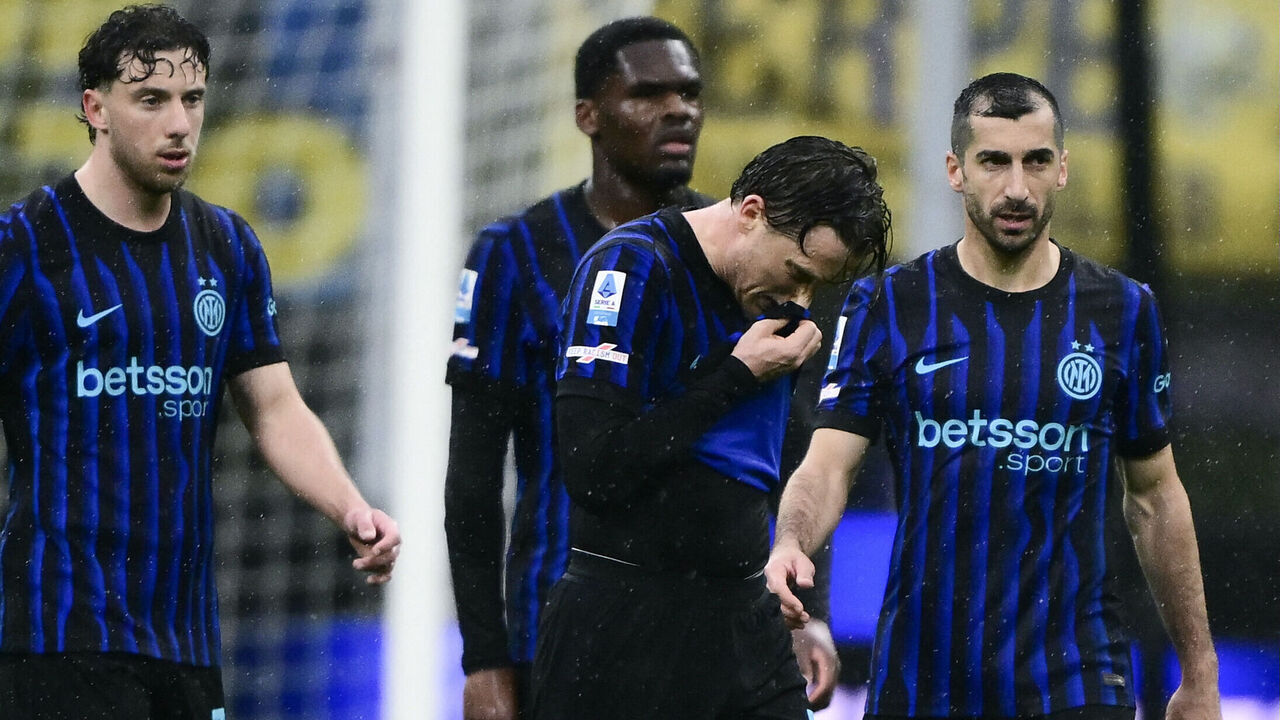 Inter Milan's Polish midfielder #7 Piotr Zielinski (2R) reacts at the end of the Italian Serie A football match between Inter Milan and Atalanta at the San Siro stadium in Milan, northern Italy, on March 14, 2026.