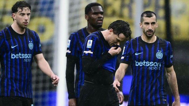 Inter Milan's Polish midfielder #7 Piotr Zielinski (2R) reacts at the end of the Italian Serie A football match between Inter Milan and Atalanta at the San Siro stadium in Milan, northern Italy, on March 14, 2026.