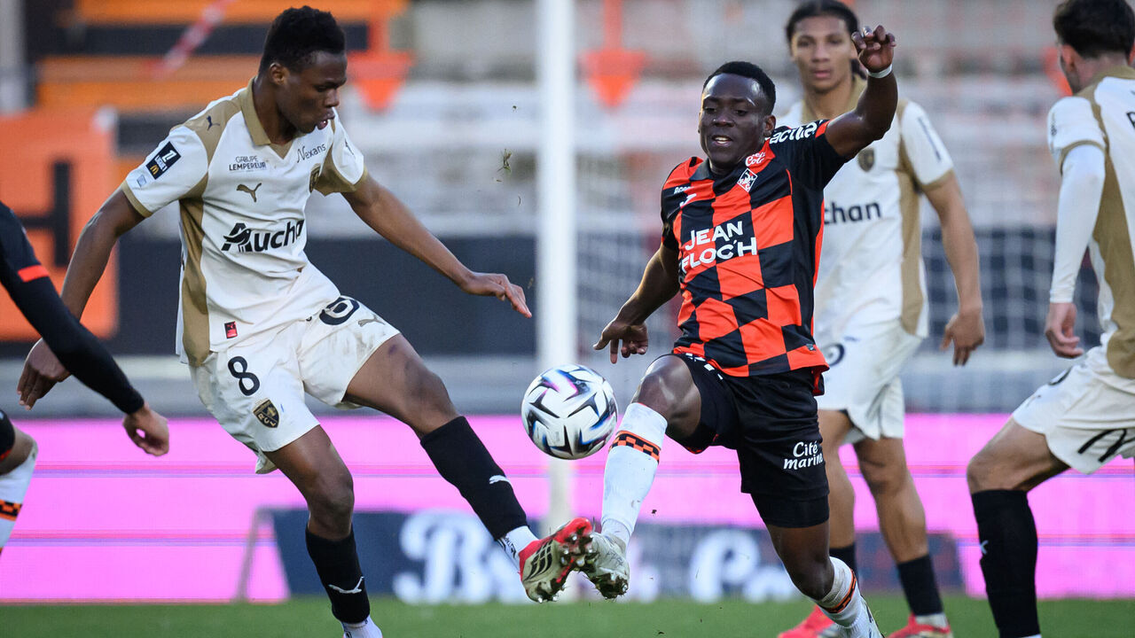 Lorient's Cameroonian midfielder #62 Arthur Avom Ebong (R) fights for the ball with Lens' Malian midfielder #08 Mamadou Sangare during the French L1 football match between FC Lorient and RC Lens at Yves-Allainmat stadium in Lorient, western France on March 14, 2026.