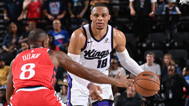 INGLEWOOD, CA - MARCH 14: Drew Eubanks #19 of the Sacramento Kings dribbles the ball during the game against the LA Clippers on March 14, 2026 at Intuit Dome in Los Angeles, California. NOTE TO USER: User expressly acknowledges and agrees that, by downloading and/or using this Photograph, user is consenting to the terms and conditions of the Getty Images License Agreement. Mandatory Copyright Notice: Copyright 2026 NBAE