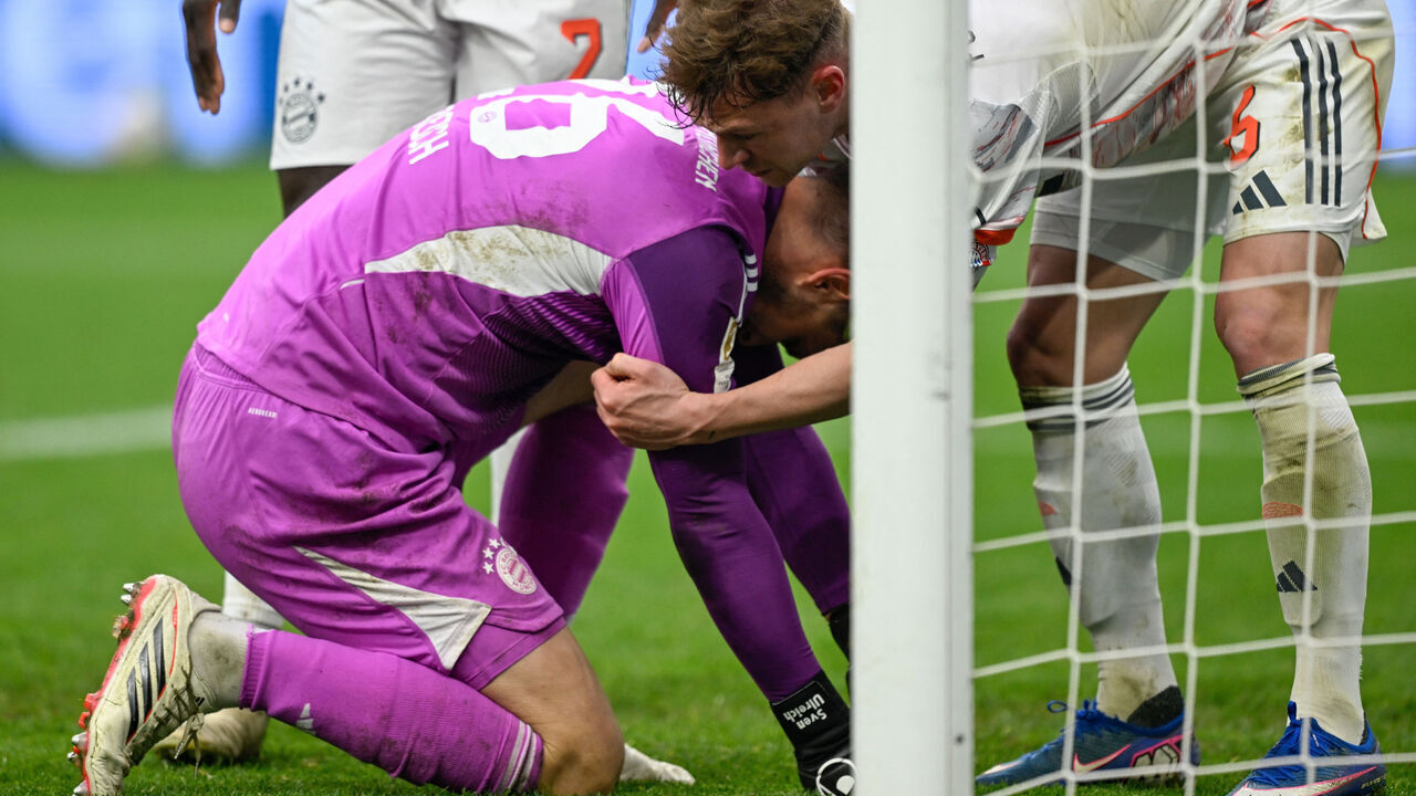 Bayern Munich's German midfielder #06 Joshua Kimmich (R) checks on Bayern Munich's German goalkeeper #26 Sven Ulreich after sustaining an injury during the German first division Bundesliga football match between Bayer 04 Leverkusen and FC Bayern Munich in Leverkusen, western Germany on March 14, 2026. / DFL REGULATIONS PROHIBIT ANY USE OF PHOTOGRAPHS AS IMAGE SEQUENCES AND/OR QUASI-VIDEO