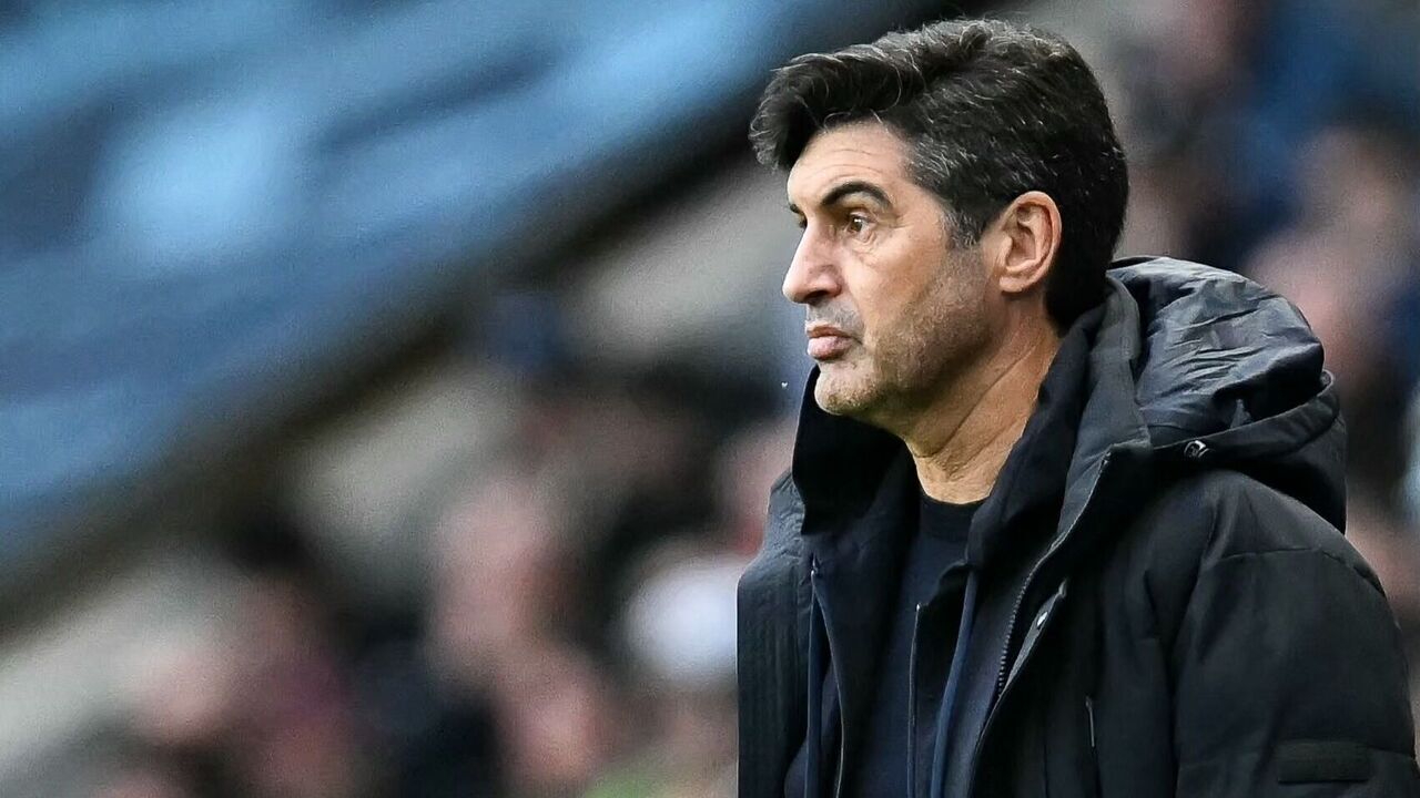 Lyon's head coach Paulo Fonseca looks on during the French L1 football match between Le Havre AC and Olympique Lyonnais at the Stade Oceane in Le Havre, northwestern France, on March 15, 2026.