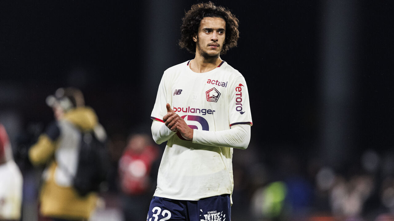 METZ, FRANCE - FEBRUARY 6: Ayyoub Bouaddi of Lille thanks supporters for standing after the Ligue 1 McDonald's match between FC Metz and Lille OSC at Stade Saint-Symphorien on February 6, 2026 in Metz, France.