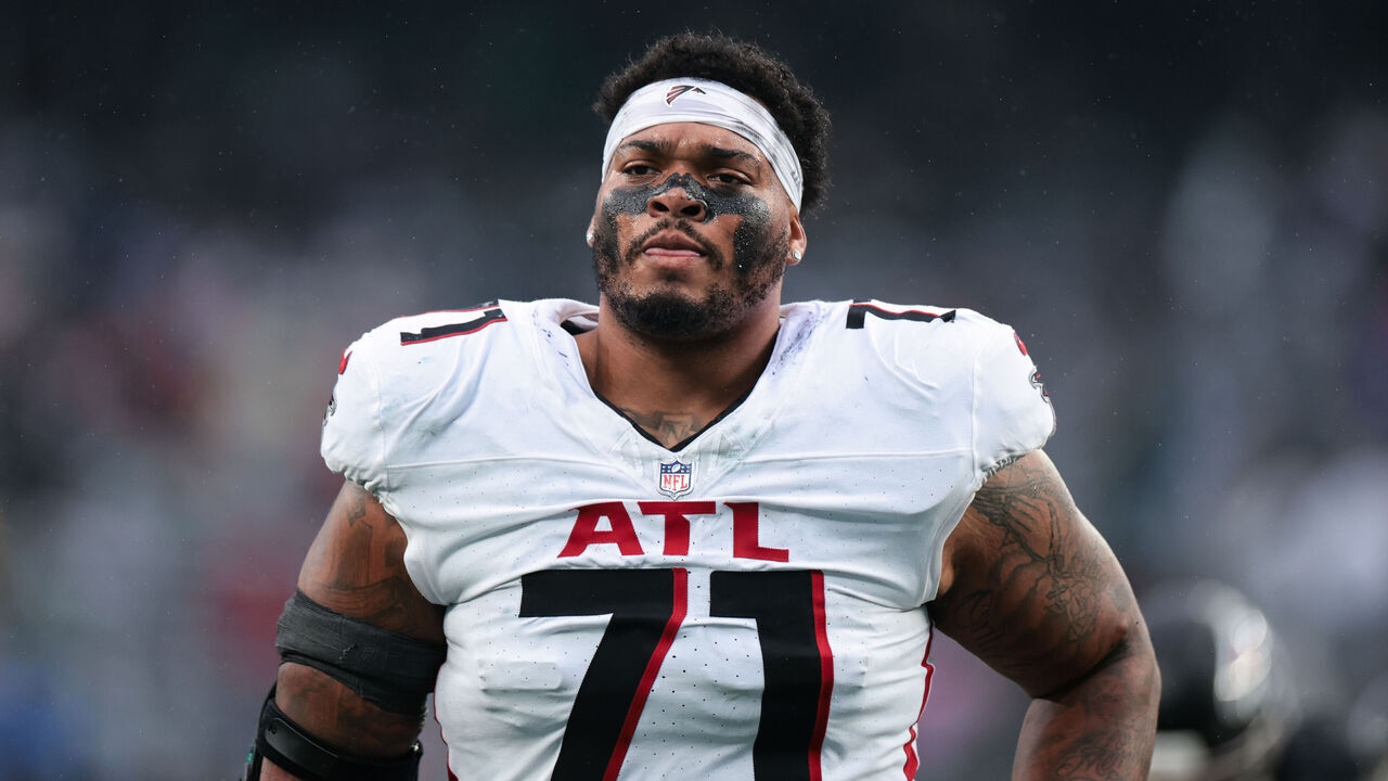 EAST RUTHERFORD, NEW JERSEY - NOVEMBER 30: Elijah Wilkinson #71 of the Atlanta Falcons runs off the field for halftime during a game against the New York Jets at MetLife Stadium on November 30, 2025 in East Rutherford, New Jersey.