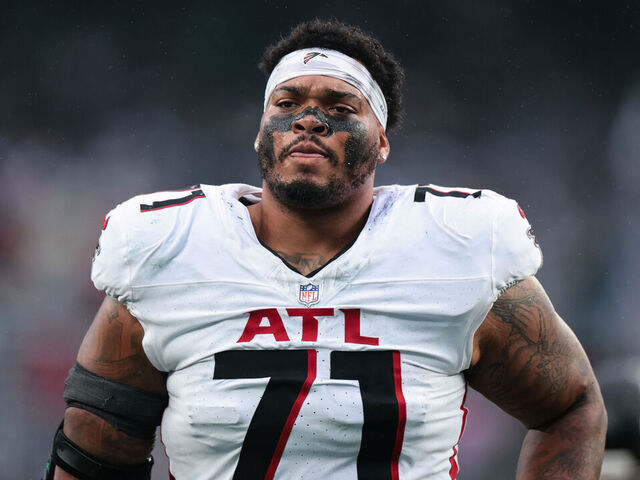 EAST RUTHERFORD, NEW JERSEY - NOVEMBER 30: Elijah Wilkinson #71 of the Atlanta Falcons runs off the field for halftime during a game against the New York Jets at MetLife Stadium on November 30, 2025 in East Rutherford, New Jersey.