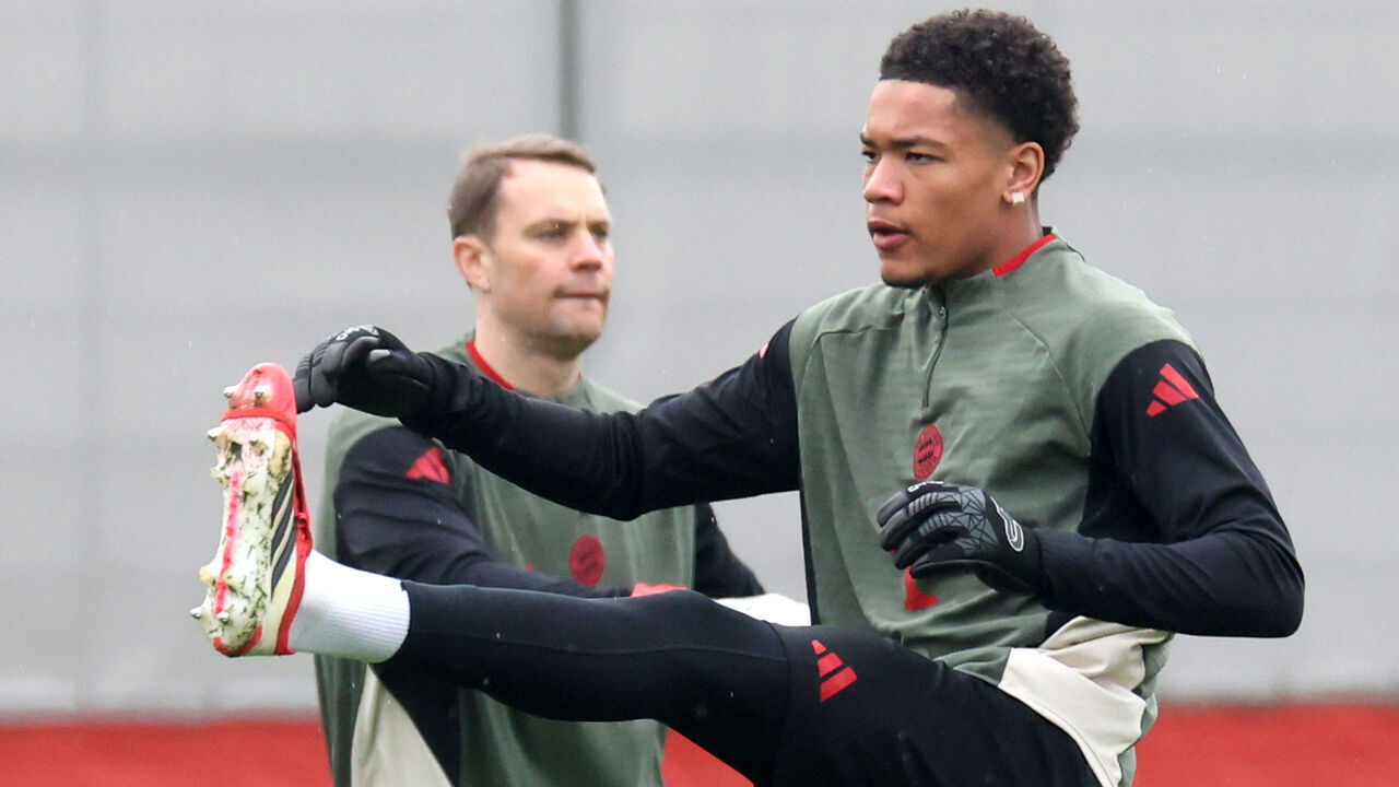 MUNICH, GERMANY - MARCH 17: Leonard Prescott of FC Bayern München warms-up next to his team mate Manuel Neuer during a training session at Bayern Munich trainings Ground Saebener Strasse prior their UEFA Champions League 2025/26 round of 16 second leg match on March 17, 2026 in Munich, Germany.
