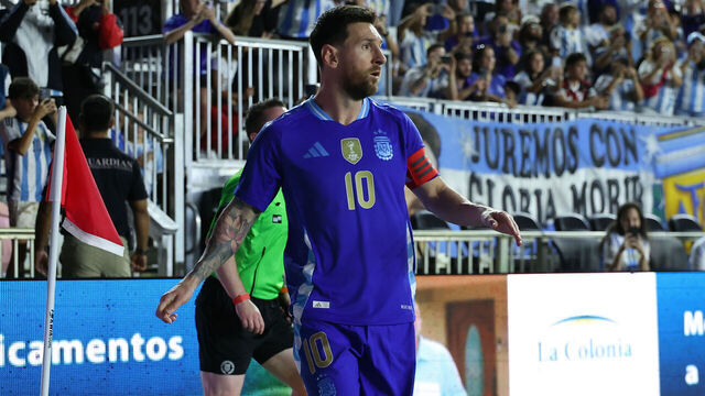 FORT LAUDERDALE, FL - OCTOBER 14: Argentina forward Lionel Messi (10) watches his corner kick after sending it in during the international friendly soccer match between Argentina and Puerto Rico on Tuesday, October 14, 2025 at Chase Stadium in Fort Lauderdale, FL