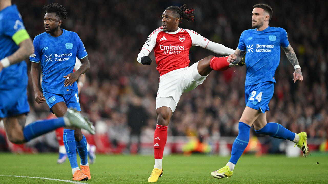 LONDON, ENGLAND - MARCH 17: Eberechi Eze of Arsenal scores his team's first goal during the UEFA Champions League 2025/26 Round of 16 Second Leg match between Arsenal FC and Bayer 04 Leverkusen at Arsenal Stadium on March 17, 2026 in London, England.