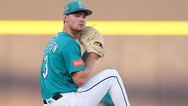 PEORIA, ARIZONA - MARCH 13: Kade Anderson #13 of the Seattle Mariners warms up before a spring training game against the Los Angeles Dodgers at Peoria Stadium on March 13, 2026 in Peoria, Arizona.