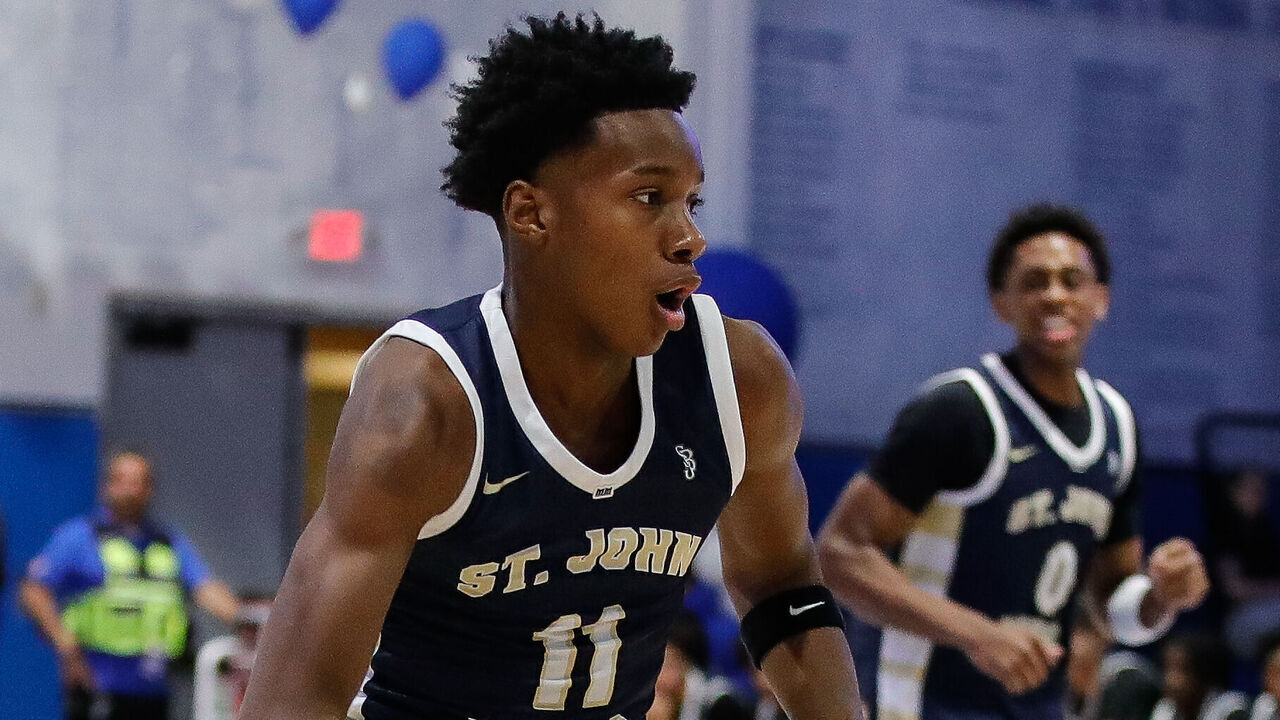 RANCHO SANTA MARGARITA, CA - JANUARY 24: St. John Bosco Christian Collins (11) dribbles during the St. John Bosco Braves vs Santa Margarita Eagles high school boys basketball game on January 24, 2025, at Santa Margarita Catholic High School in Rancho Santa Margarita, CA.