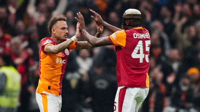ISTANBUL, TURKIYE - FEBRUARY 17: Noa Lang (L) of Galatasaray celebrates with his teammates Victor Osimhen (R) after scoring a goal during the UEFA Champions League round of 16 play-off first-leg match between Juventus and Galatasaray at RAMS Park stadium in Istanbul, Turkiye on February 17, 2026.