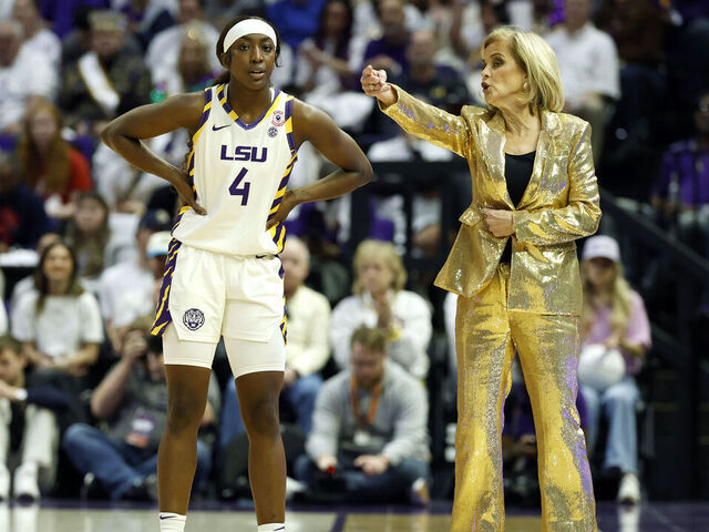 BATON ROUGE, LOUISIANA - JANUARY 11: Head coach Kim Mulkey of the LSU Tigers (R) speaks with Flau'jae Johnson #4 during the first half of a game against the Texas Longhorns at Pete Maravich Assembly Center on January 11, 2026 in Baton Rouge, Louisiana.