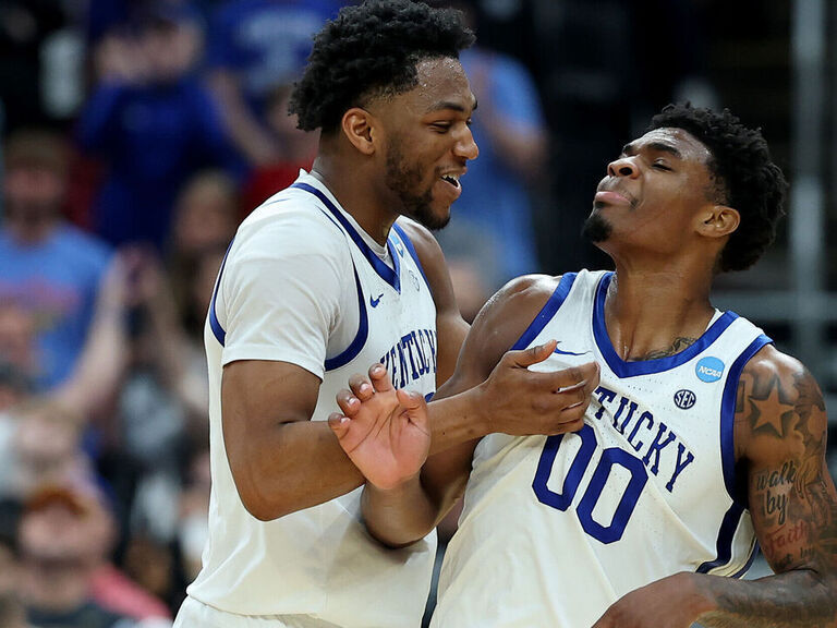 Kentucky finishes Santa Clara in OT after insane buzzer-beater