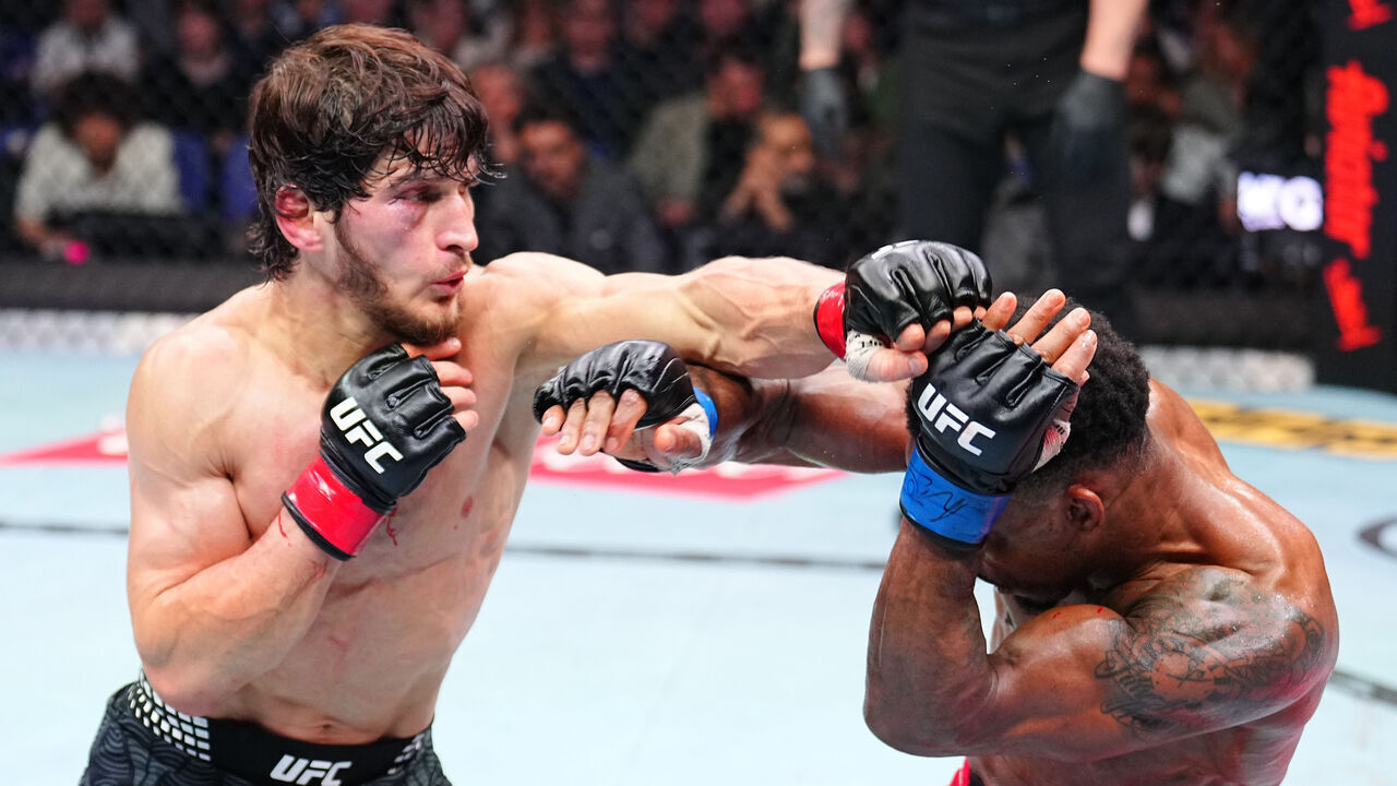 LONDON, ENGLAND - MARCH 21: (L-R) Movsar Evloev of Russia punches Lerone Murphy of England in a featherweight fight during the UFC Fight Night event at The O2 on March 21, 2026 in London, England.