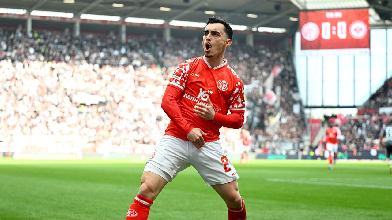 MAINZ, GERMANY - MARCH 22: Paul Nebel of 1. FSV Mainz 05 celebrates scoring his team's first goal during the Bundesliga match between 1. FSV Mainz 05 and Eintracht Frankfurt at MEWA Arena on March 22, 2026 in Mainz, Germany.
