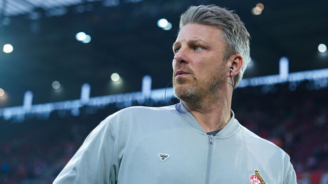 COLOGNE, GERMANY - MARCH 07: Lukas Kwasniok, Head Coach of 1.FC Köln, looks on prior to the Bundesliga match between 1. FC Köln and Borussia Dortmund at RheinEnergieStadion on March 07, 2026 in Cologne, Germany.