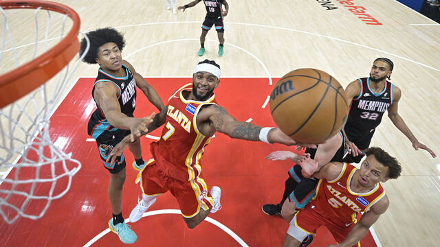 ATLANTA, GA - MARCH 23: Nickeil Alexander-Walker #7 of the Atlanta Hawks drives to the basket during the game against the Memphis Grizzlies on March 23, 2026 at State Farm Arena in Atlanta, Georgia. NOTE TO USER: User expressly acknowledges and agrees that, by downloading and/or using this Photograph, user is consenting to the terms and conditions of the Getty Images License Agreement. Mandatory Copyright Notice: Copyright 2026 NBAE