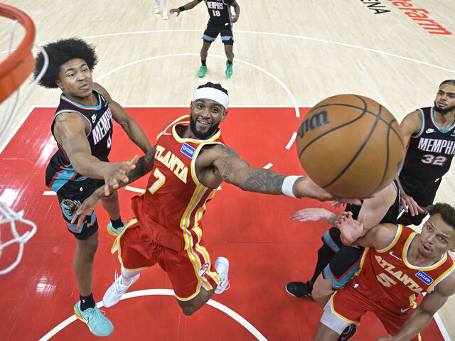 ATLANTA, GA - MARCH 23: Nickeil Alexander-Walker #7 of the Atlanta Hawks drives to the basket during the game against the Memphis Grizzlies on March 23, 2026 at State Farm Arena in Atlanta, Georgia. NOTE TO USER: User expressly acknowledges and agrees that, by downloading and/or using this Photograph, user is consenting to the terms and conditions of the Getty Images License Agreement. Mandatory Copyright Notice: Copyright 2026 NBAE