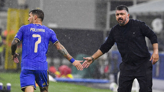 MILAN, ITALY, NOVEMBER 16:Davide Frattesi (L), of Italy, and his head coach Gennaro Gattuso (R) during the FIFA World Cup 2026 Group I qualifying football match between Italy and Norway at San Siro Stadium in Milan, Italy, on November 16, 2025.