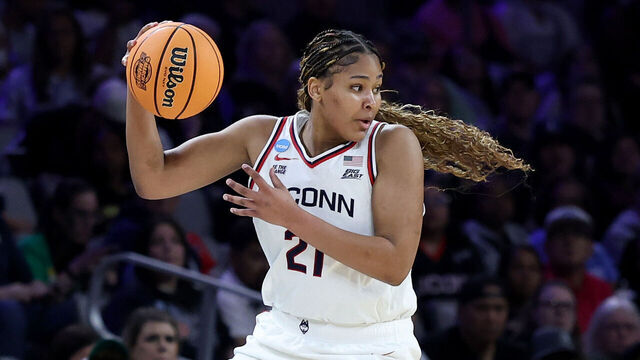 FORT WORTH, TEXAS - MARCH 27: Sarah Strong #21 of the UConn Huskies passes the ball against the North Carolina Tar Heels during the second quarter in the Sweet Sixteen of the 2026 NCAA Women's Basketball Tournament at Dickies Arena on March 27, 2026 in Fort Worth, Texas.