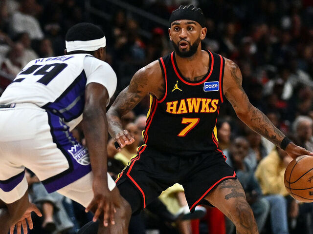 ATLANTA, GEORGIA - MARCH 28: Nickeil Alexander-Walker #7 of the Atlanta Hawks sets the play against Daeqwon Plowden #29 of the Sacramento Kings during the fourth quarter at State Farm Arena on March 28, 2026 in Atlanta, Georgia.