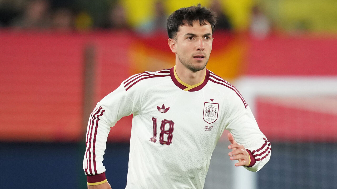VILLARREAL, SPAIN - MARCH 27: Martin Zubimendi of Spain looks on during the International Friendly match between Spain and Serbia at Estadio de la Ceramica on March 27, 2026 in Villarreal, Spain.