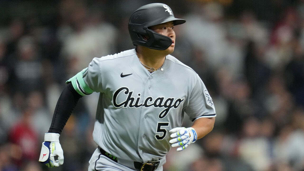MILWAUKEE, WISCONSIN - MARCH 28: Munetaka Murakami #5 of the Chicago White Sox watches a solo home run off the bat in the fourth inning against the Milwaukee Brewers at American Family Field on March 28, 2026 in Milwaukee, Wisconsin.