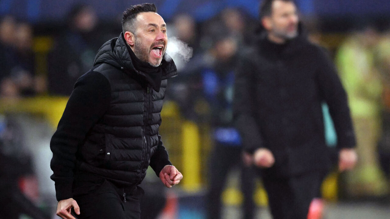 Marseille's Italian head coach Roberto De Zerbi gives instructions to his players during the UEFA Champions League, league phase day 8, football match between Club Brugge KV and Olympique de Marseille, at the Jan Breydel Stadium in Bruges on January 28, 2026.